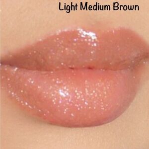 💋 BEAUX a MAC LIPGLASS. RETAIL $23. * NEW IN THE BOX.